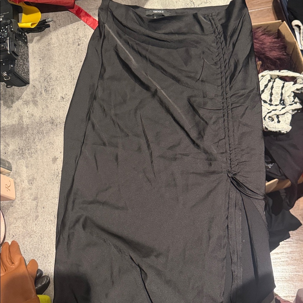 Forever 21 Black  Skirt w slit